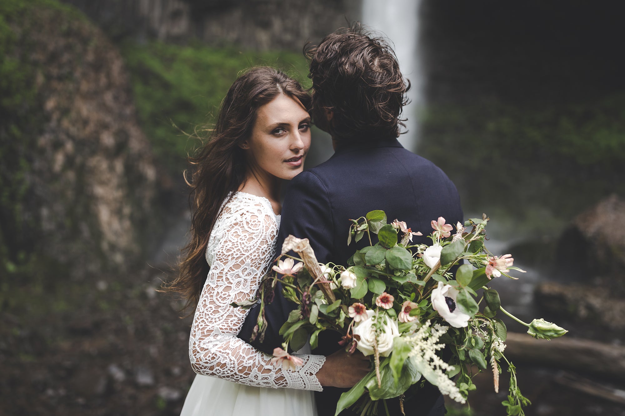 Chic Earthy Oregon Engagement Session