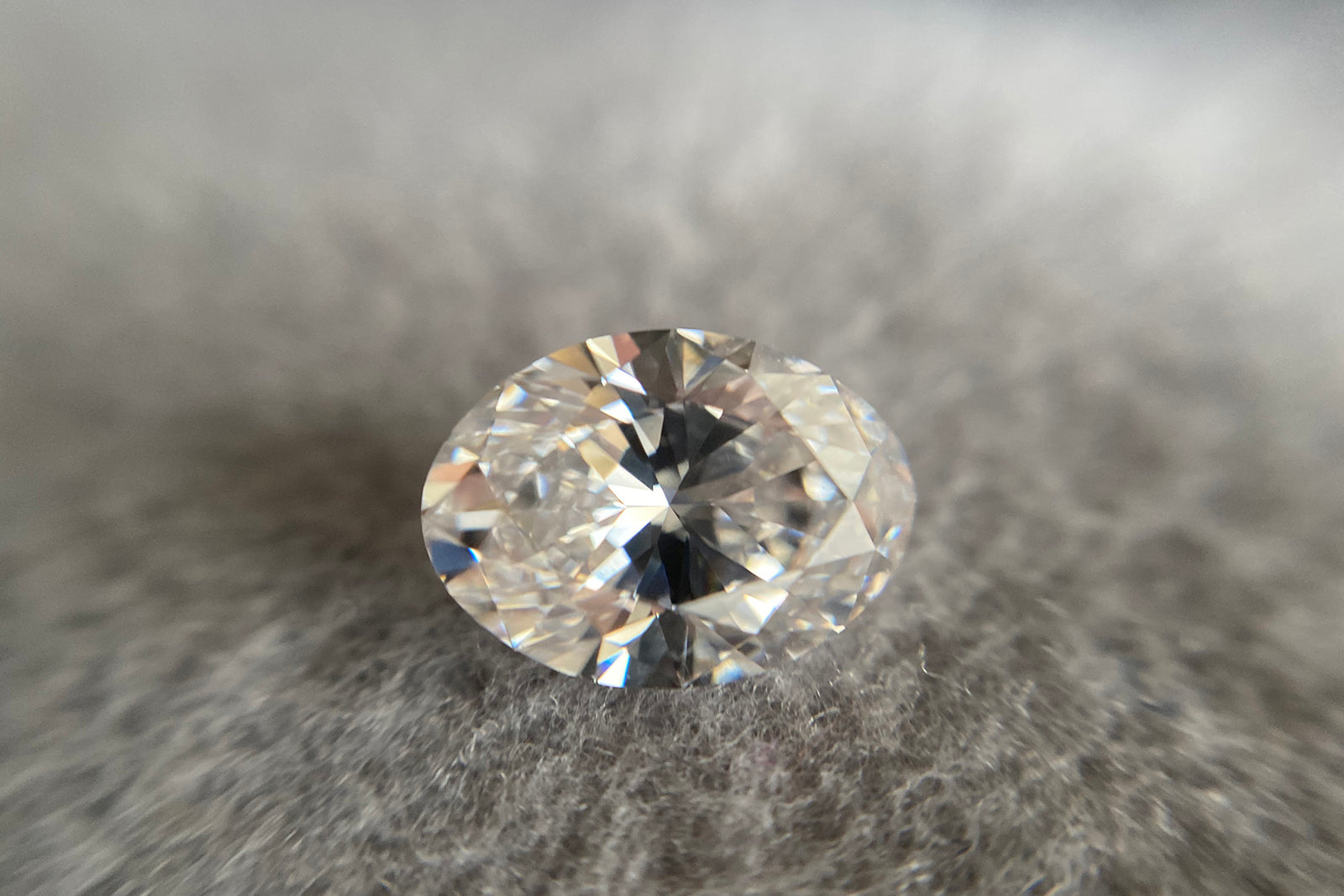 What is the bow-tie effect in an oval diamond?