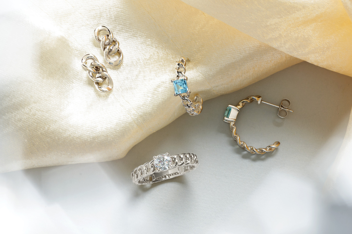 gold engagement ring 