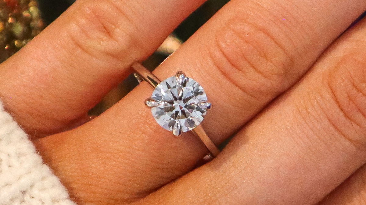buying a lab grown diamond engagement ring