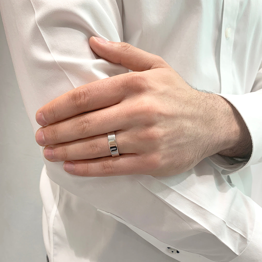 6mm Mens Wedding Band On Finger Honestweddingadvice 6mm-mens-wedding-band-on-finger-honestweddingadvice