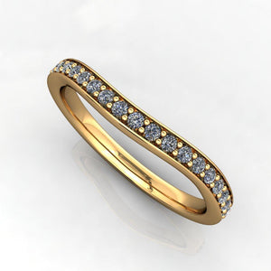 Countoured grown diamond band yellow gold