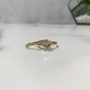 Yellow gold solitaire with peach diamond
