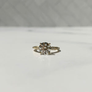 Lourdes ring with pointed prongs